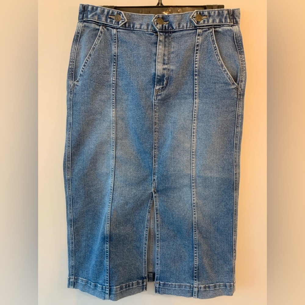 CHAPS Stylish Blue Denim Skirt